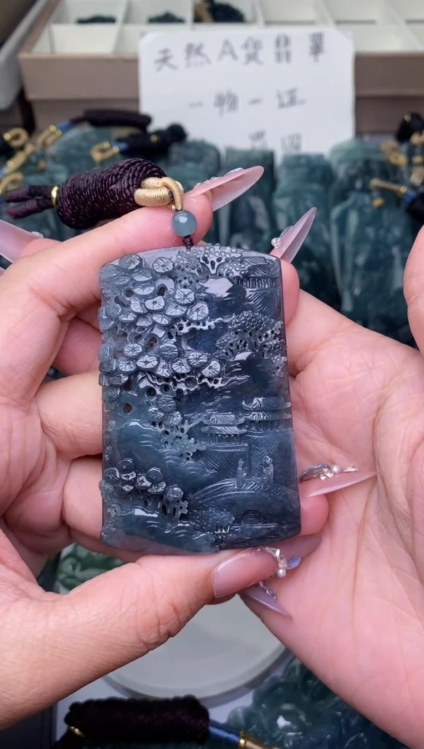 颈饰未镶嵌翡翠