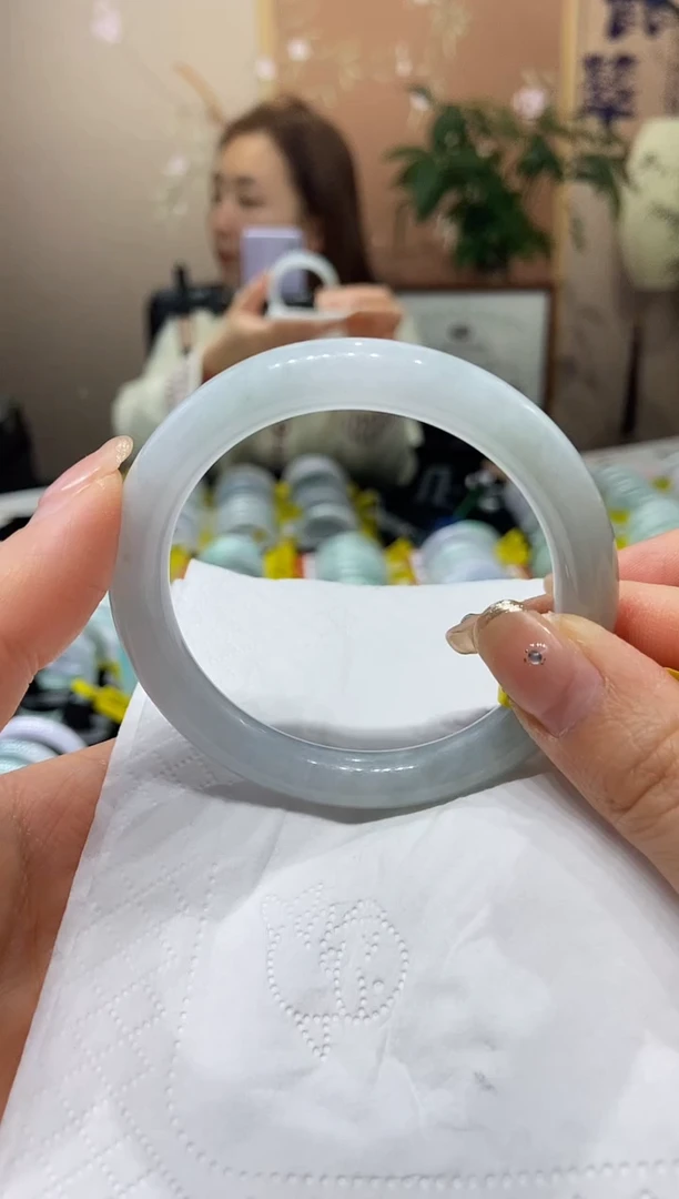 【闪购商品】翡翠手镯未镶嵌56.3圈口