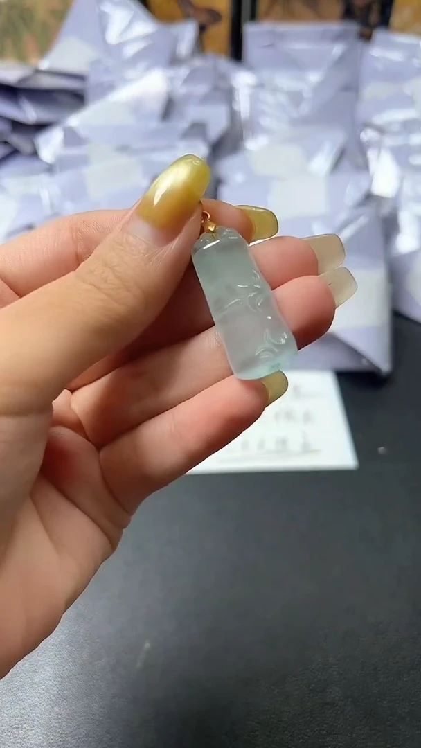 翡翠未镶嵌颈饰时尚女士精品吊坠