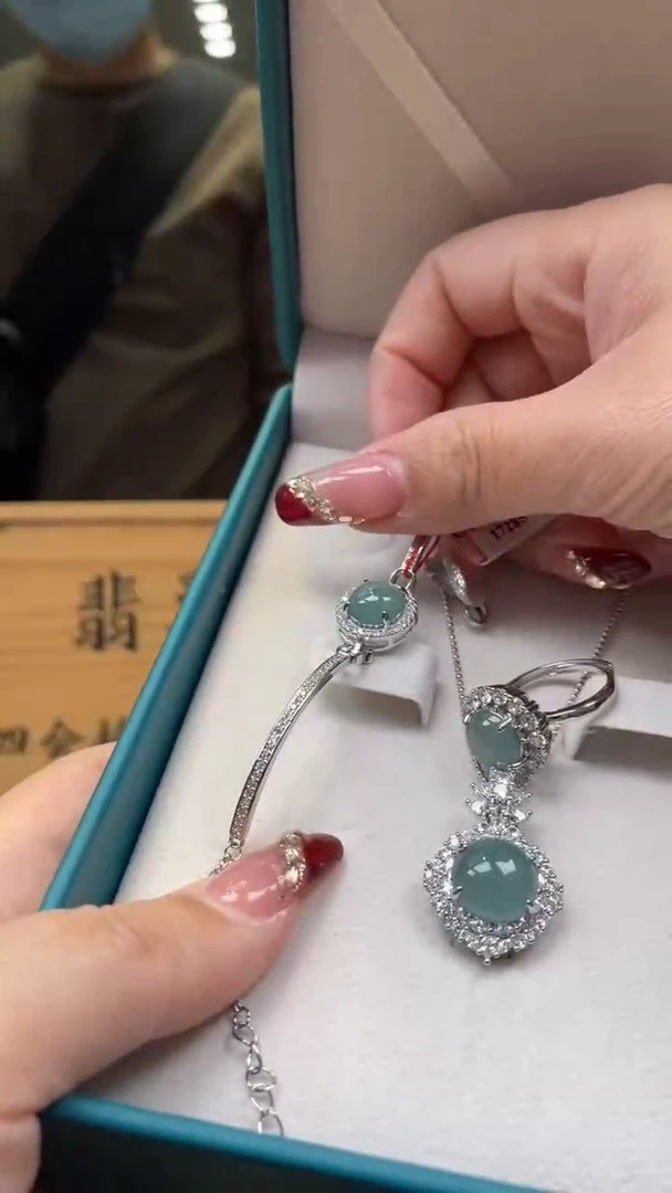 【闪购商品】翡翠颈饰未镶嵌多样性发货 (只发一套) *A45