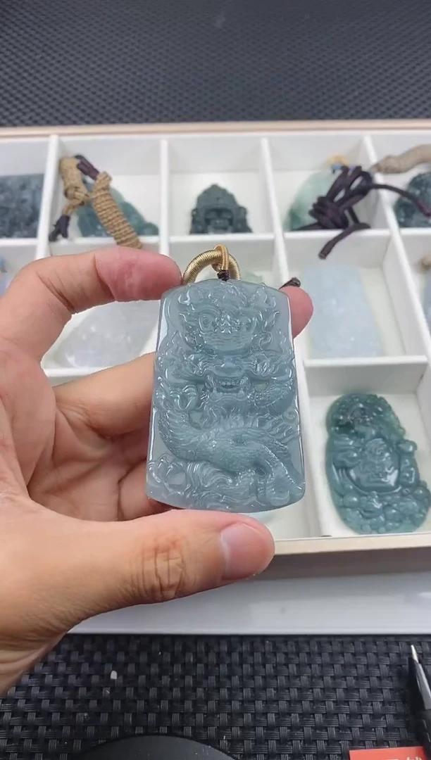 翡翠未镶嵌颈饰