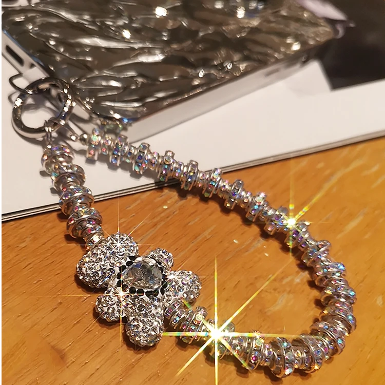 高级感满钻水钻熊挂饰链短款手提手腕挂链女士包包手机壳百搭饰品