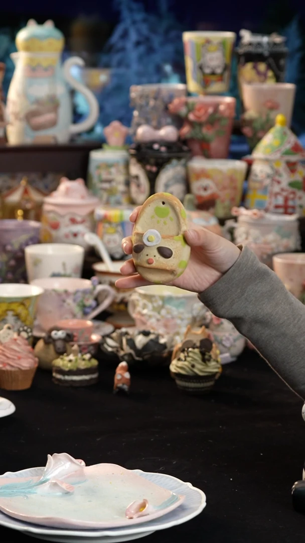 摆件陶景德镇釉下彩手绘设计师款陶瓷