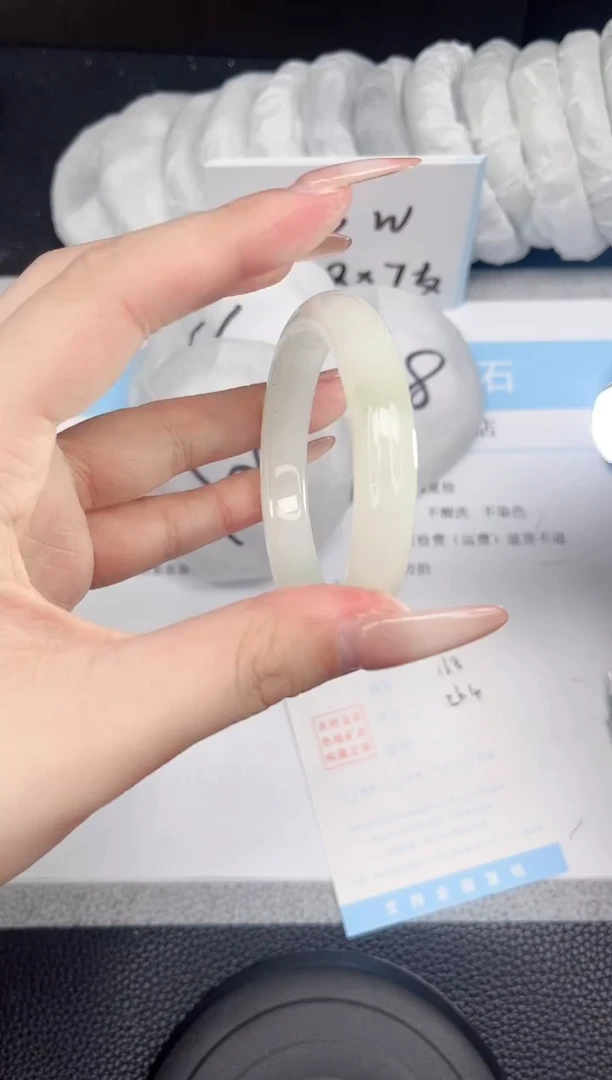 石英质玉手镯未镶嵌168-56.4