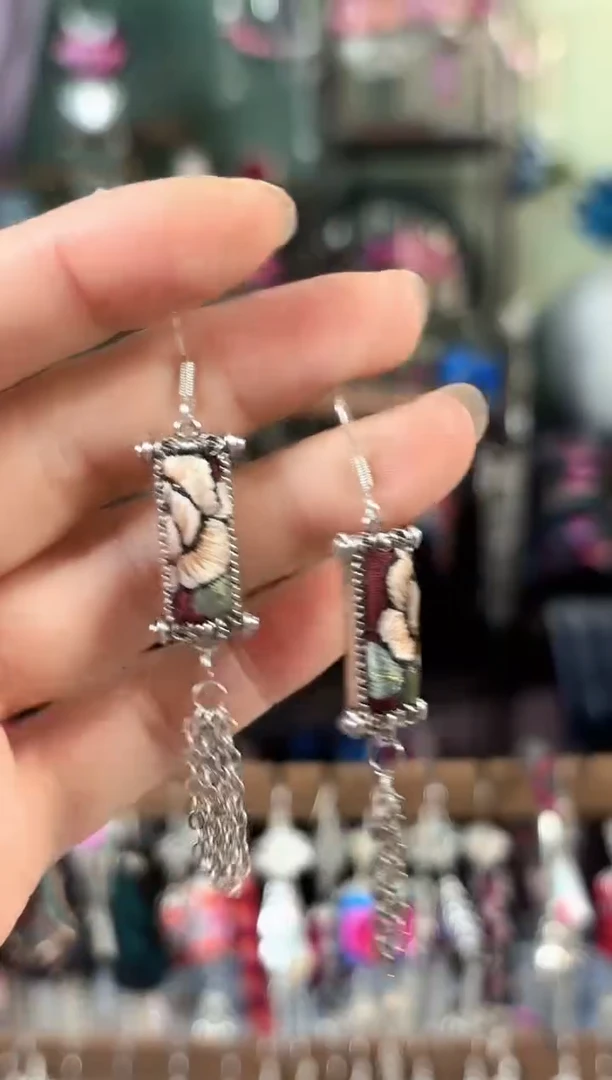 彩云南阁非遗老绣饰品597