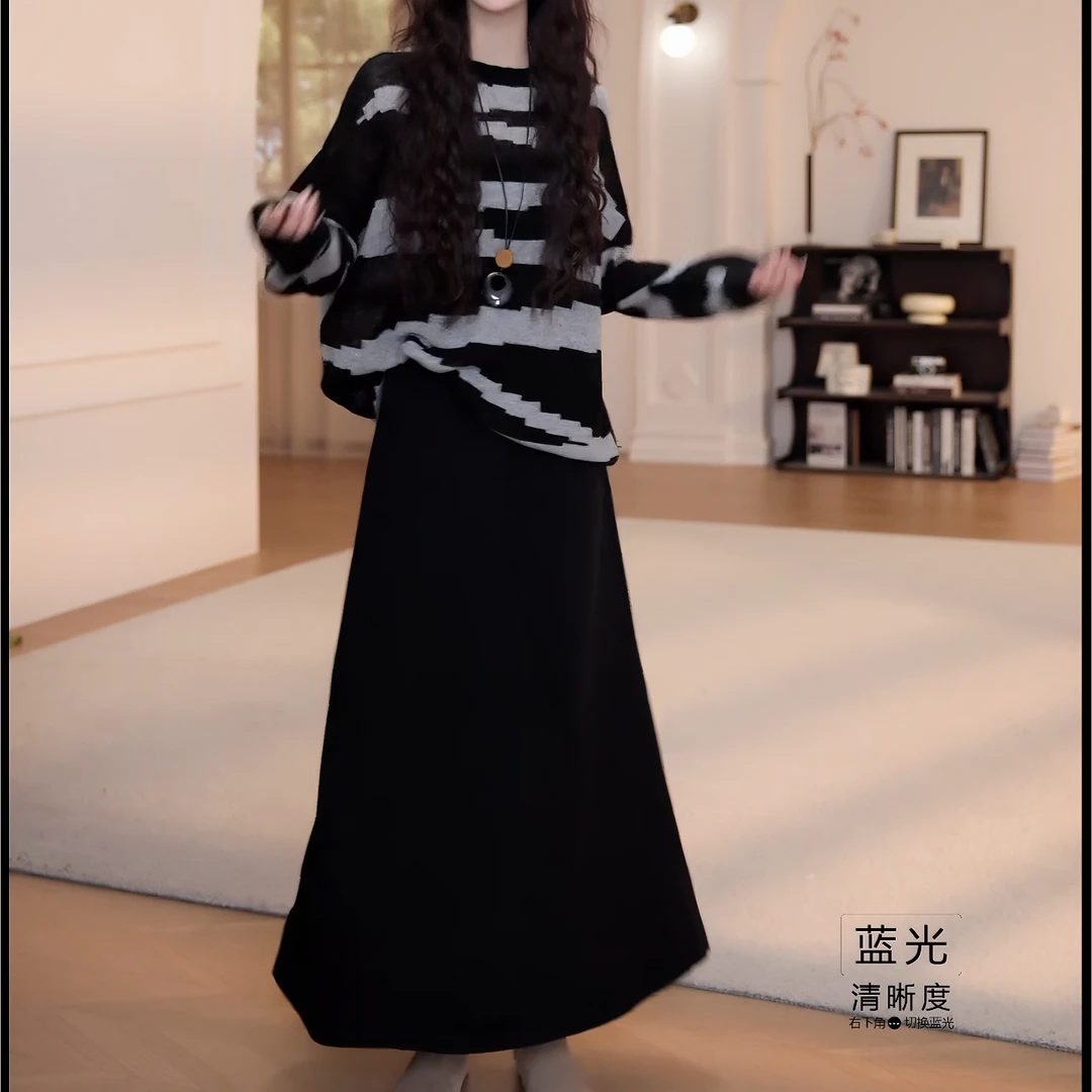 春夏百搭斑马细闪条纹长袖针织上衣+纯色毛织半身裙套装LK2505633