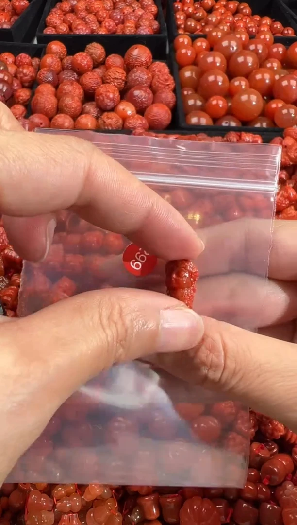 南红玛瑙未镶嵌颈饰1