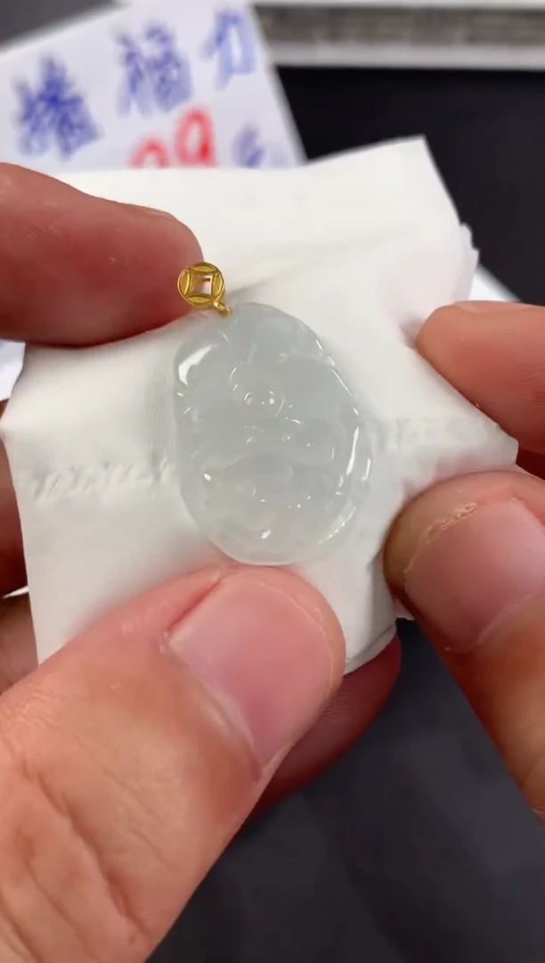 颈饰18K金镶嵌翡翠小*翡翠