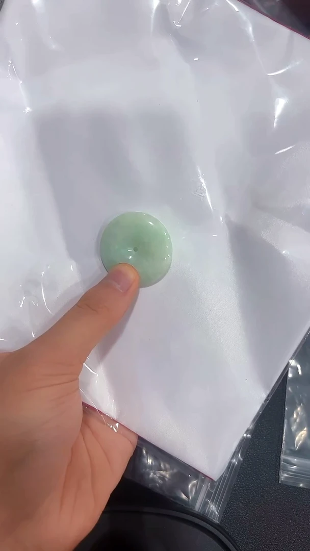 颈饰未镶嵌翡翠余***往缅甸a货 翡翠吊坠