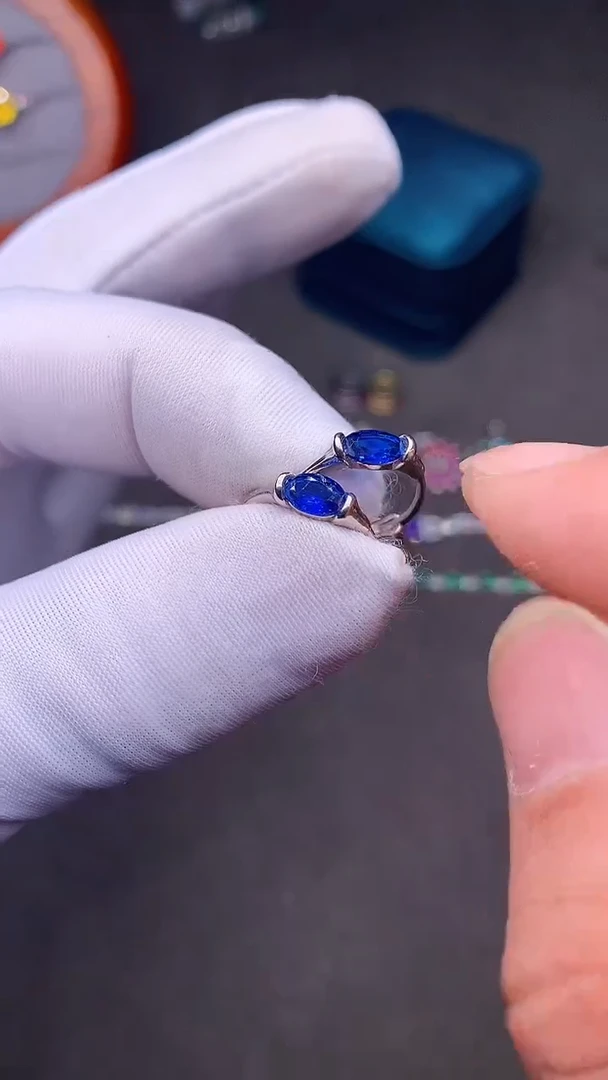 【闪购商品】蓝宝石耳饰银S925镶嵌··········