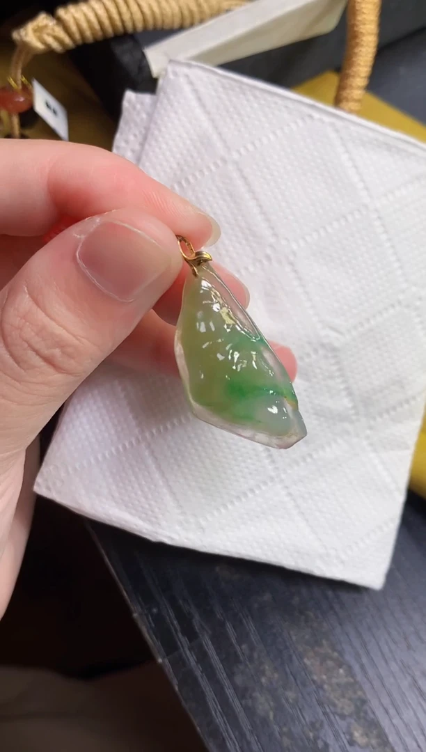 颈饰未镶嵌翡翠