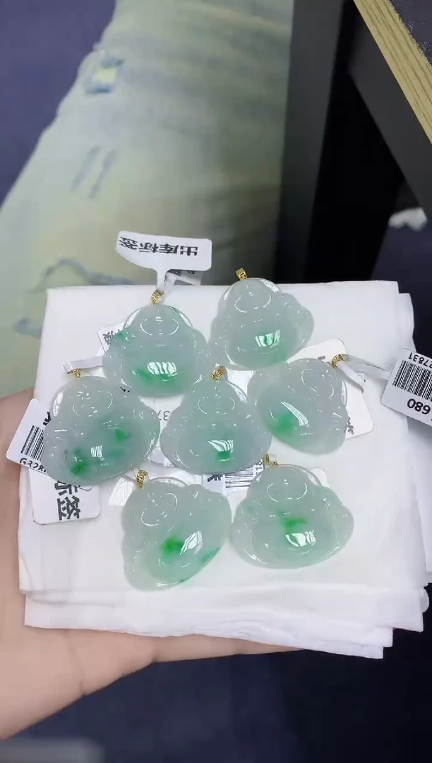 翡翠18K金镶嵌颈饰天然缅甸翡翠A货多样性发其一