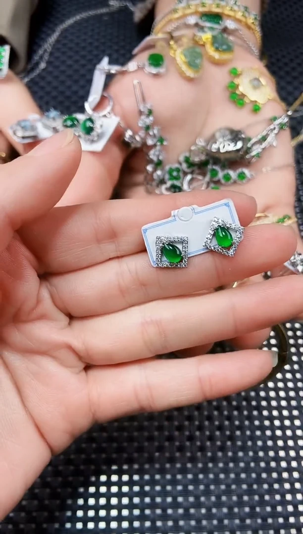 【闪购商品】翡翠耳饰未镶嵌11111111111