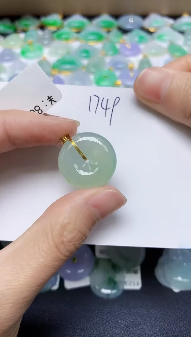 翡翠18K金镶嵌颈饰 天然缅甸翡翠A货