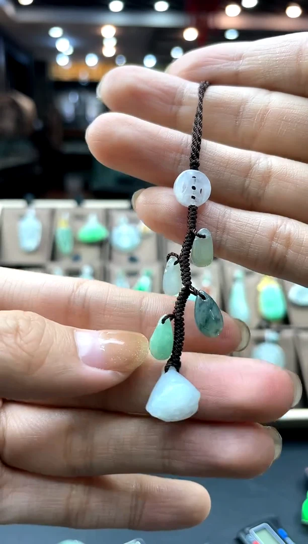 【闪购商品】翡翠挂件未镶嵌莲蓬手机链