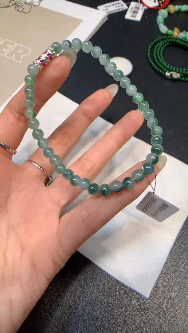 颈饰未镶嵌翡翠手串