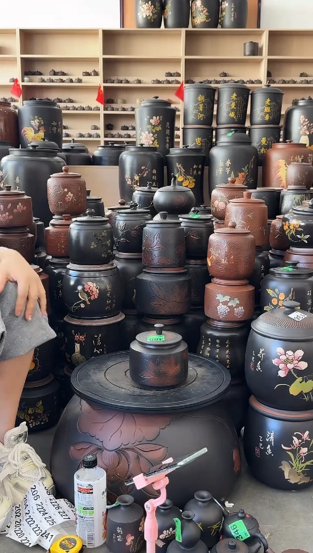 罐瑕疵 线雕荷花小德钟茶叶罐 460