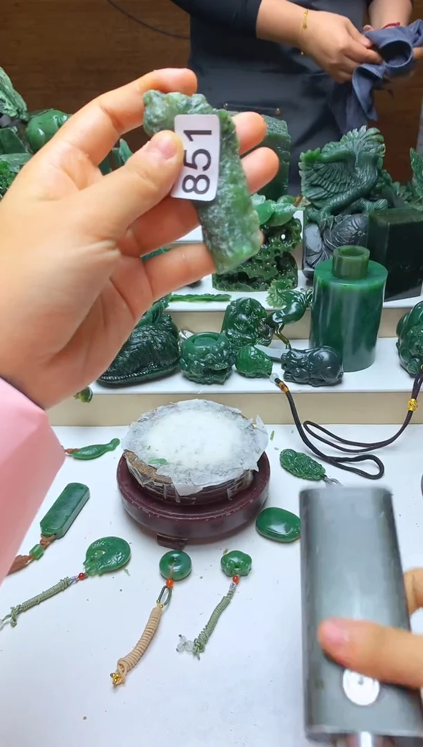 未镶嵌和田玉摆件1
