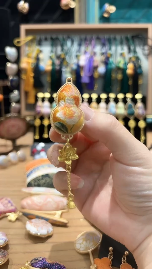 【闪购商品】【孤品车3.5】金橘色葫芦胸针孤品CX