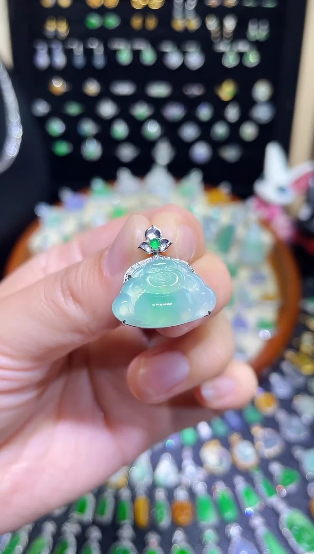 翡翠18K金镶嵌颈饰高冰胶金丝阳佛公吊坠