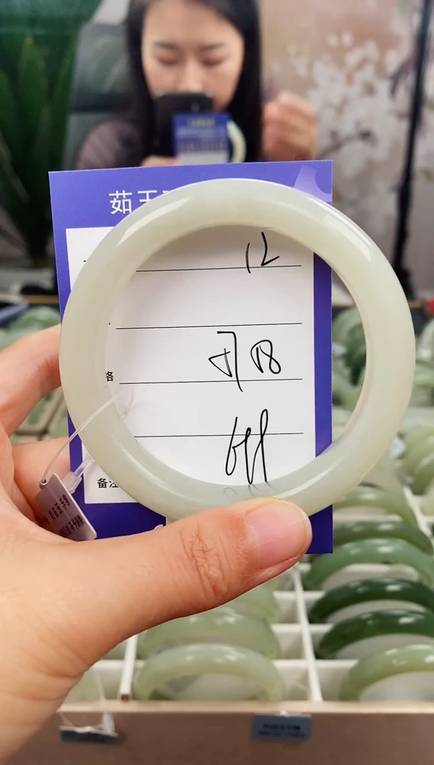 未镶嵌手镯和田玉微色差12