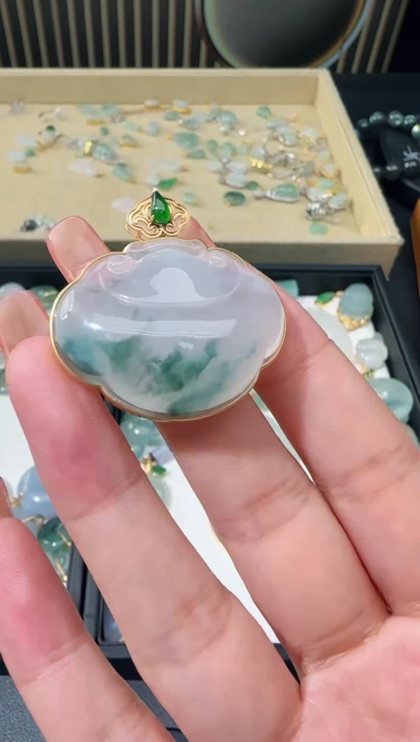 【闪购商品】翡翠颈饰18K金镶嵌TZG0119180