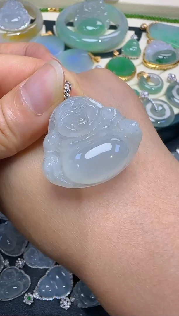 颈饰18K金镶嵌翡翠佛公