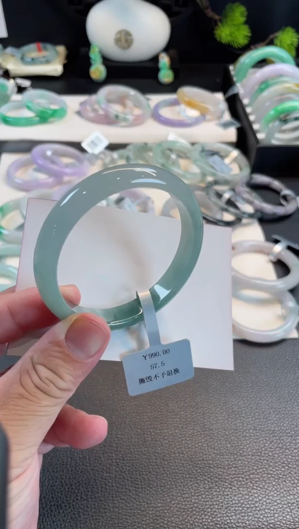 未镶嵌手镯翡翠106、有纹裂 57.5正圈