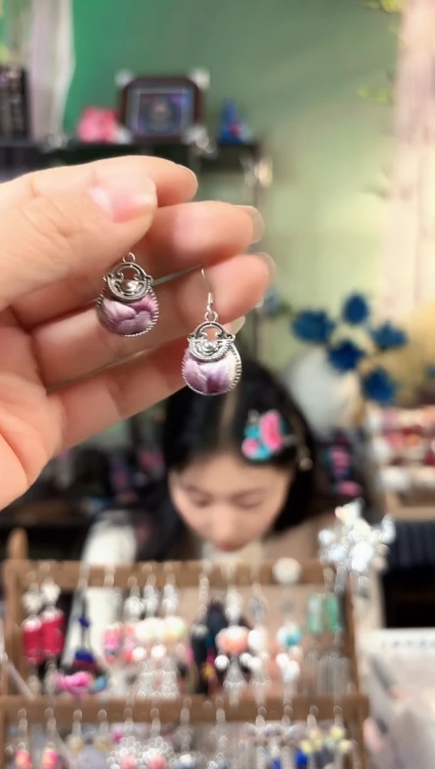 彩云南阁非遗老绣饰品570*