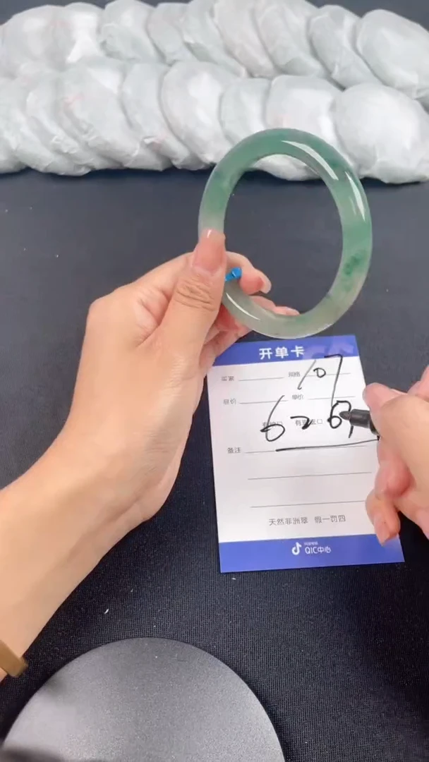 石英质玉（非洲翠）手镯未镶嵌非洲翠A货拍一发一