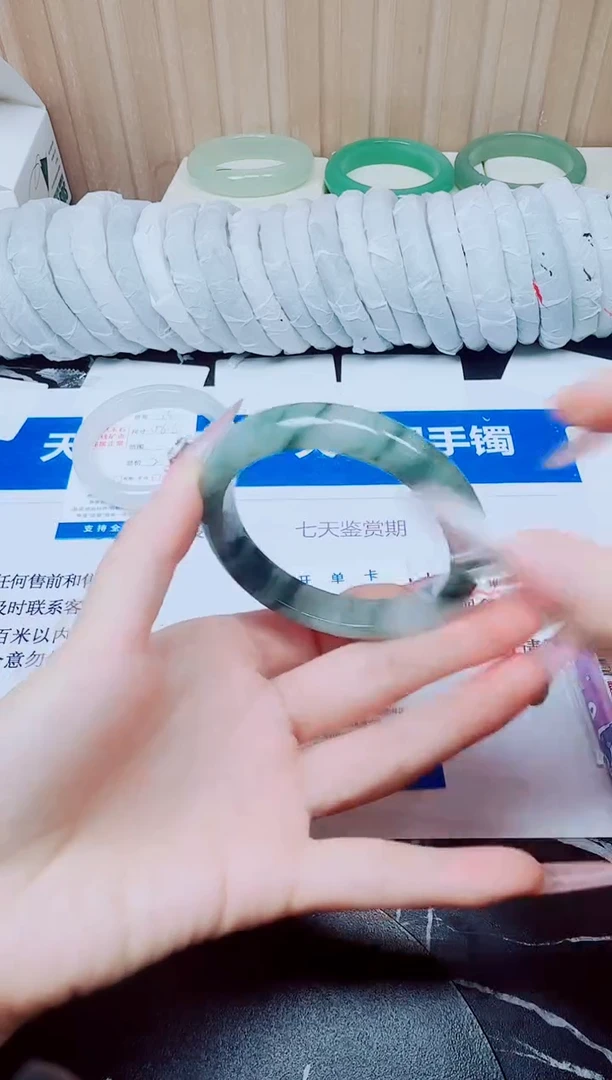 未镶嵌手镯石英质玉25/56.4