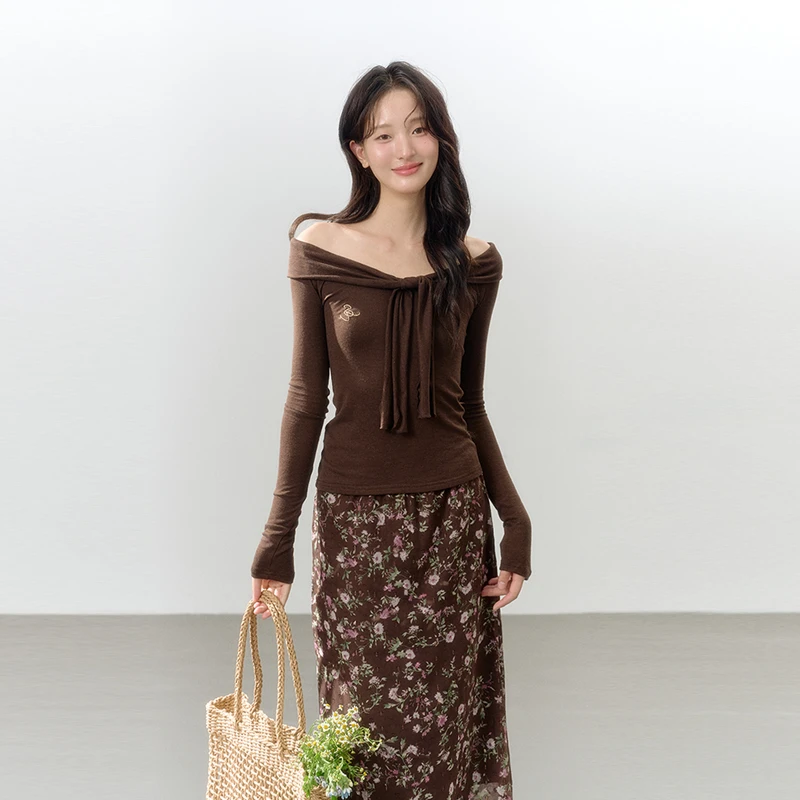 绑带一字肩棕色修身长袖上衣女针织别致露肩飘带短款T恤