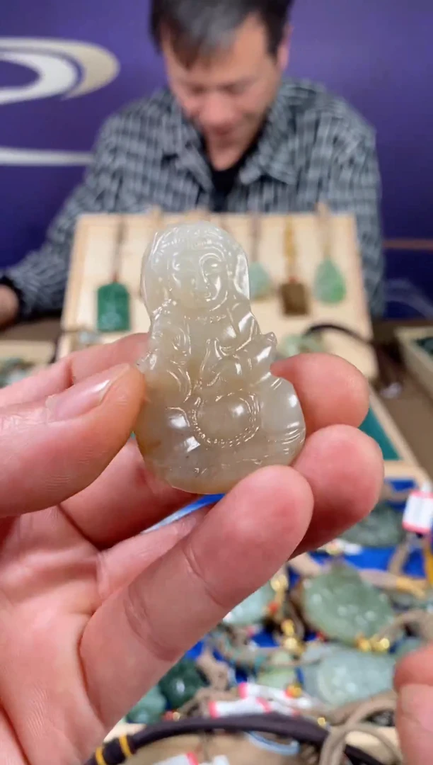 颈饰未镶嵌和田玉1