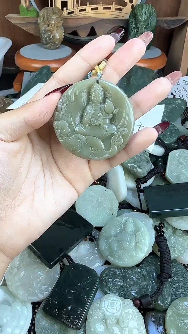 颈饰未镶嵌和田玉1