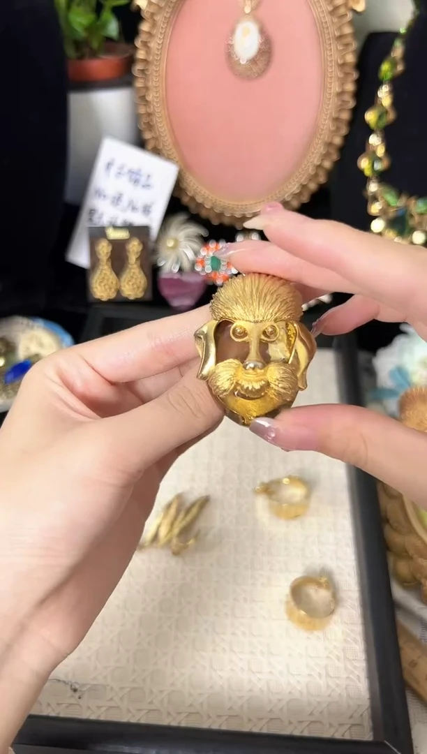 铁合金合成碳硅石727bsk小狗胸针