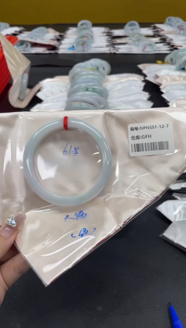 未镶嵌手镯翡翠翡翠手镯