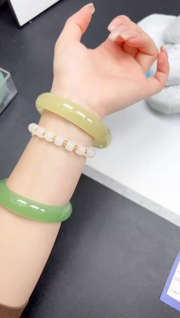 未镶嵌手镯石英质玉254/6162