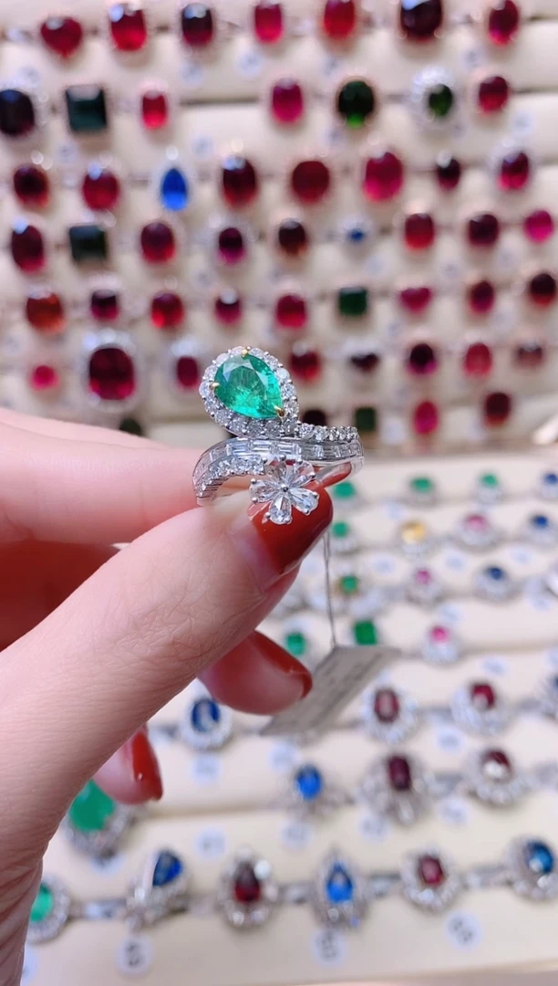 18K金镶嵌戒指祖母绿爱***虎1