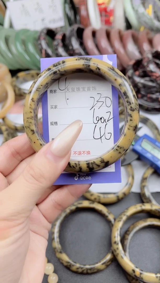 未镶嵌手镯石英质玉230