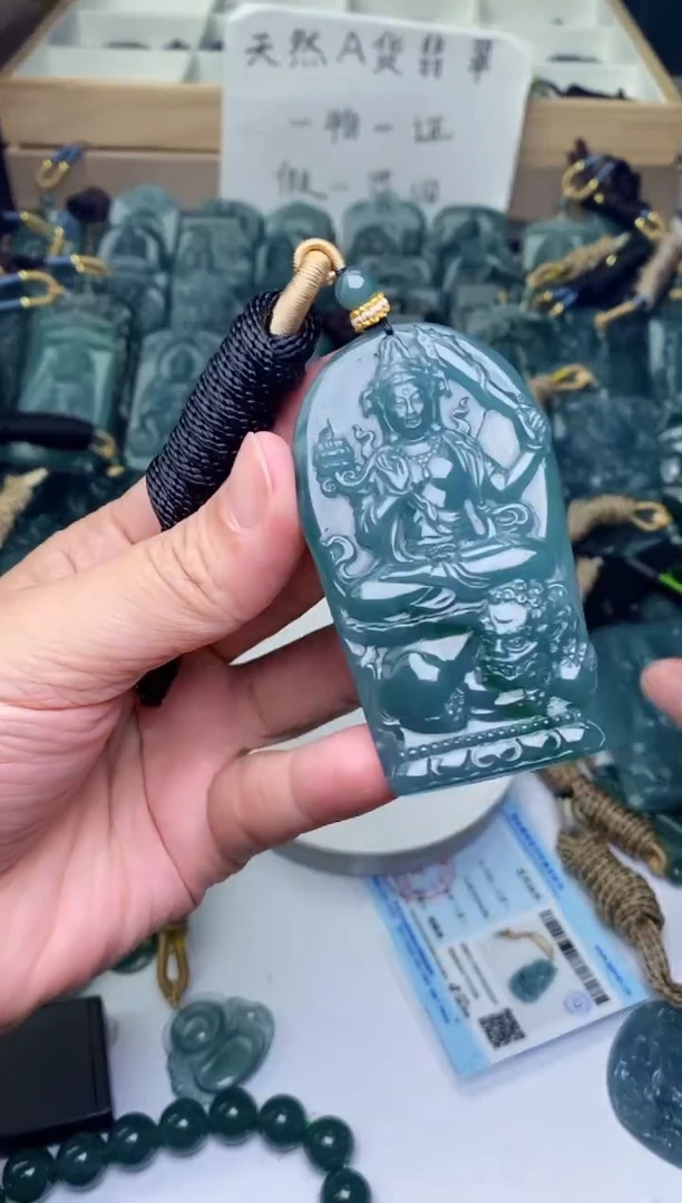 颈饰未镶嵌翡翠