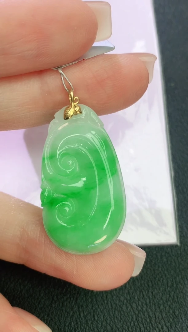 颈饰18K金镶嵌翡翠赠礼盒证书 麦麦