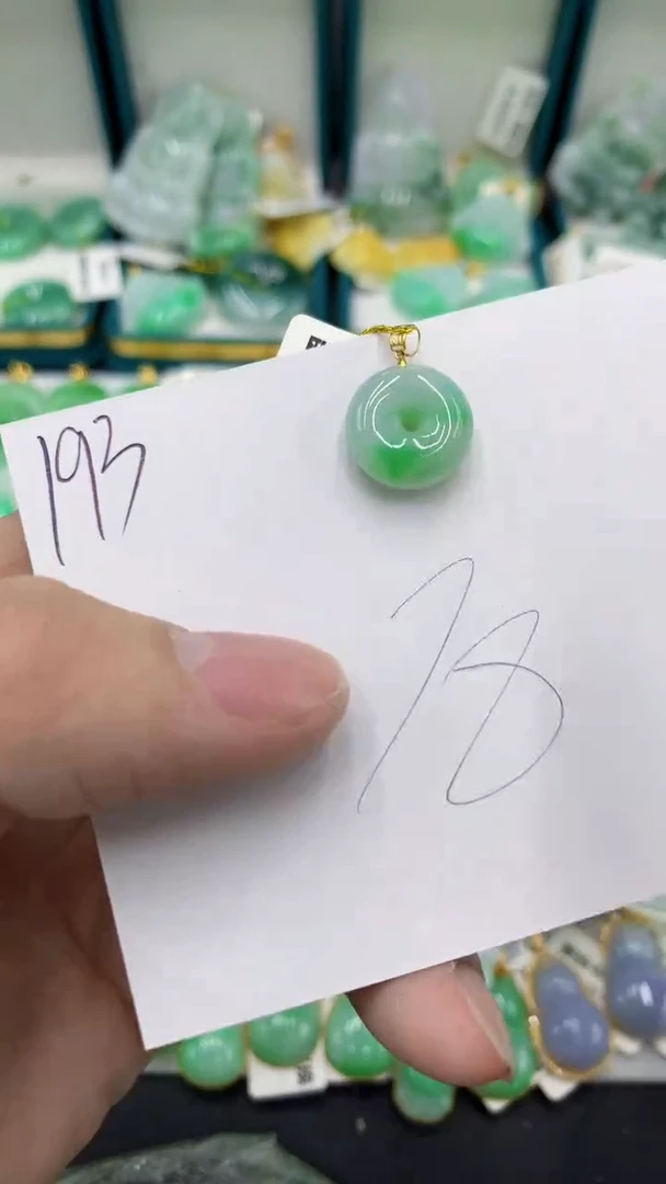 【闪购商品】翡翠颈饰18K金镶嵌翡翠