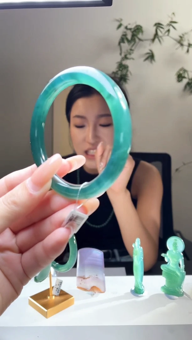 翡翠手镯未镶嵌手镯