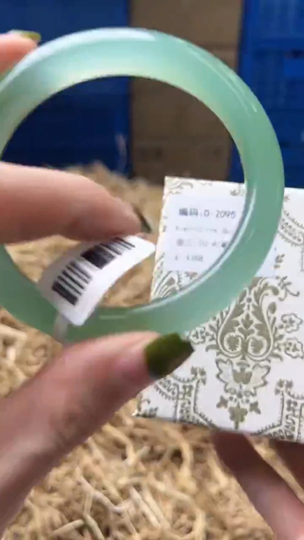 未镶嵌手镯石英质玉D2095