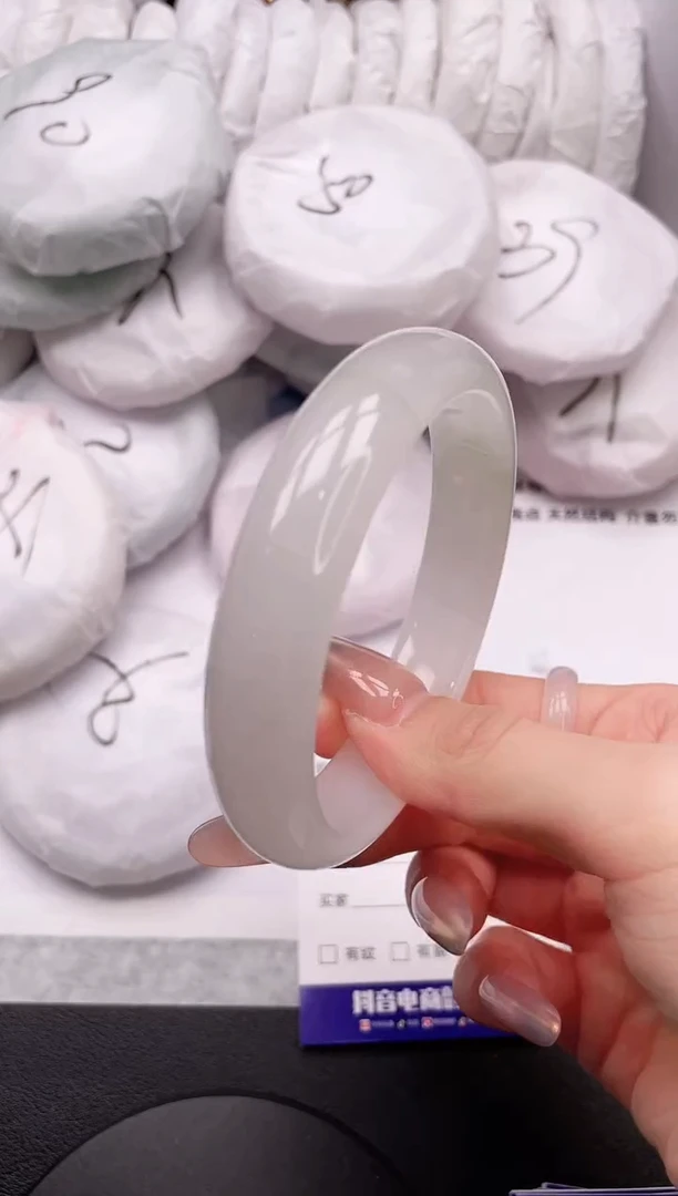 【闪购商品】石英质玉手镯未镶嵌21K08-63