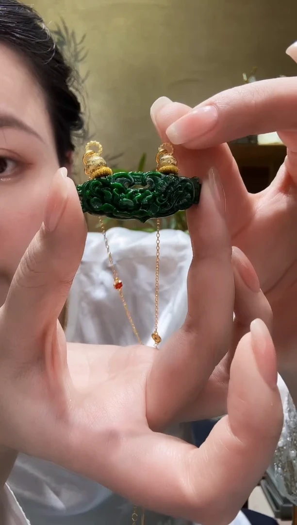 颈饰未镶嵌翡翠吊坠