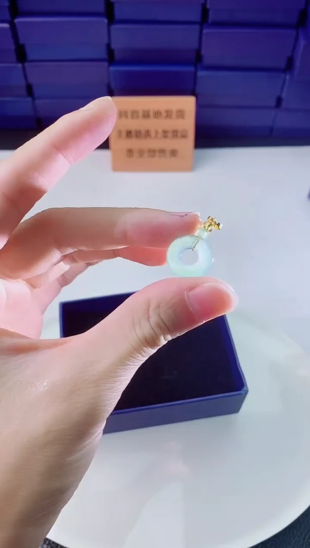 翡翠未镶嵌颈饰