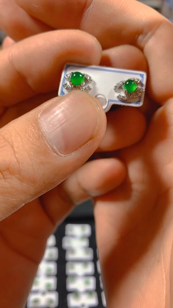 未镶嵌翡翠耳饰多样性发一