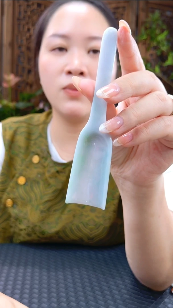 吊坠(不含链)未镶嵌翡翠达*手持