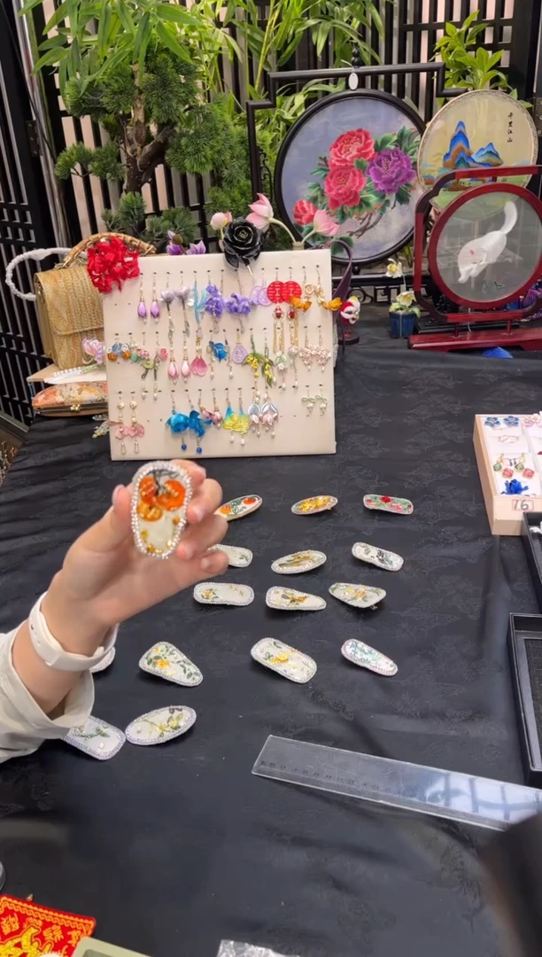 织绣雨**逅非遗手工苏绣饰品